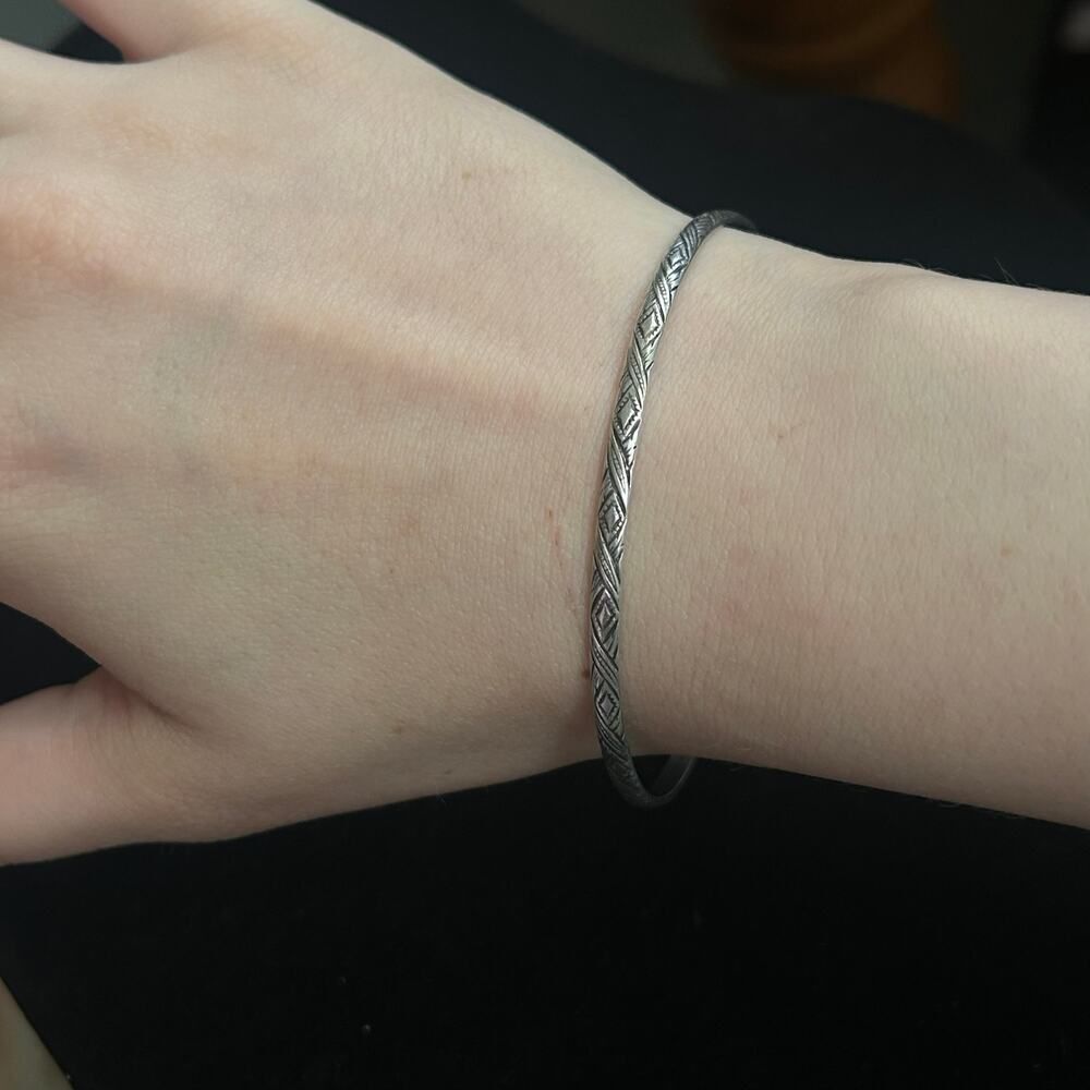 Vintage Marked 925 Sterling Etched Design Bangle Bracelet 3mm thick 7.85in-7.24g - Picture 2 of 5